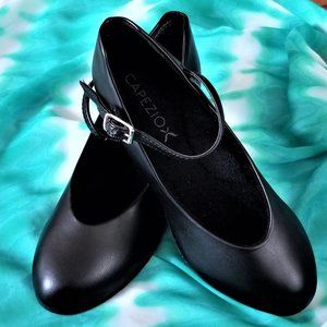 Capezio Footlight 550X Character Dress Shoes Girls 2.5(M)  Like New
